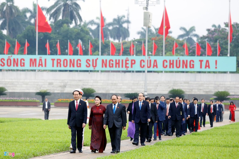 Anh: Dai bieu Quoc hoi vieng Chu tich Ho Chi Minh-Hinh-9
