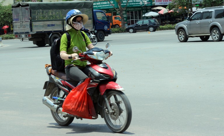 Anh: Nguoi Ha Noi vat va duoi nang nong 40 do muu sinh-Hinh-14