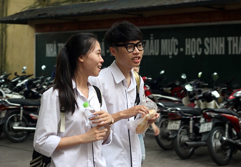 Anh: Si tu hao hung on lai bai truoc khi vao phong thi THPT-Hinh-9