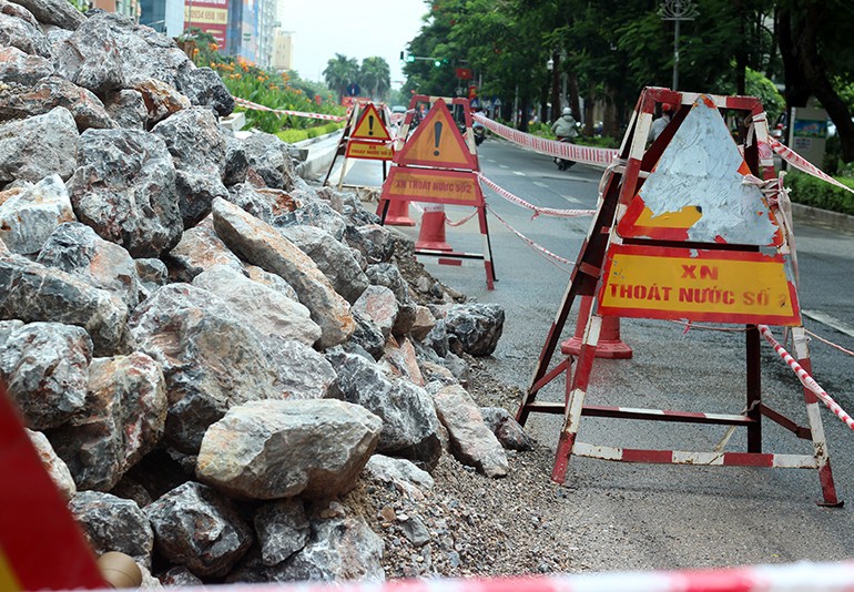 Can canh duong Ha Noi sat lo khien nguoi dan nom nop lo so-Hinh-3