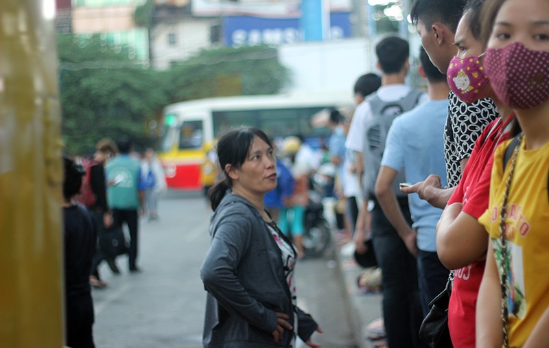 Anh: &quot;Bien nguoi&quot; ve Thu do trong mua lon sau nghi le 2/9-Hinh-10