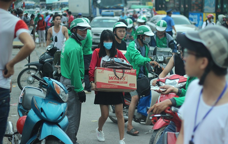 Anh: &quot;Bien nguoi&quot; ve Thu do trong mua lon sau nghi le 2/9-Hinh-2