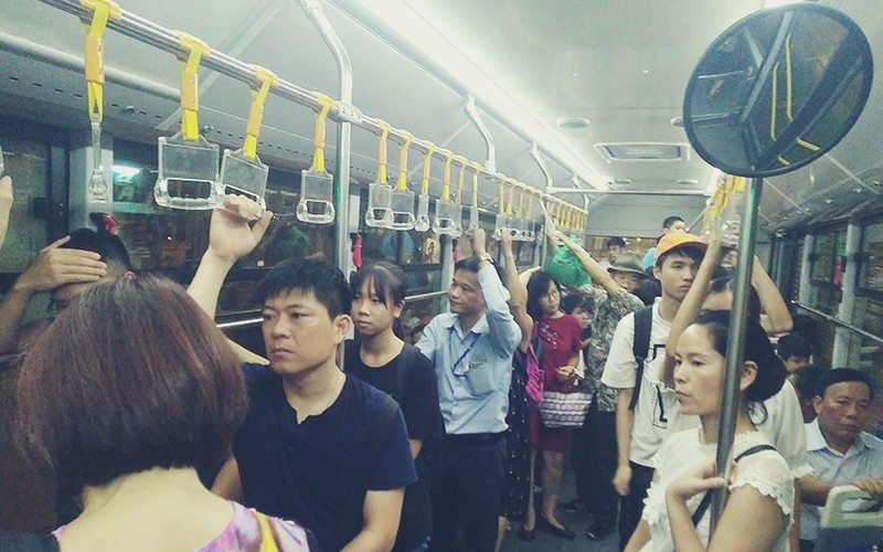 Buyt nhanh BRT vang khach sau phat bieu “qua tai“-Hinh-9