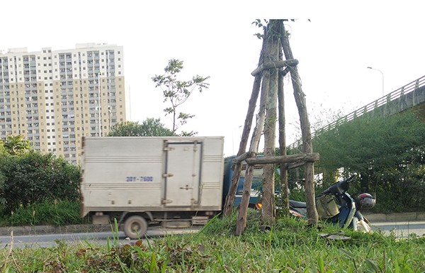 Khiep so o to di giat lui tren Dai lo nghin ty o Ha Noi-Hinh-3