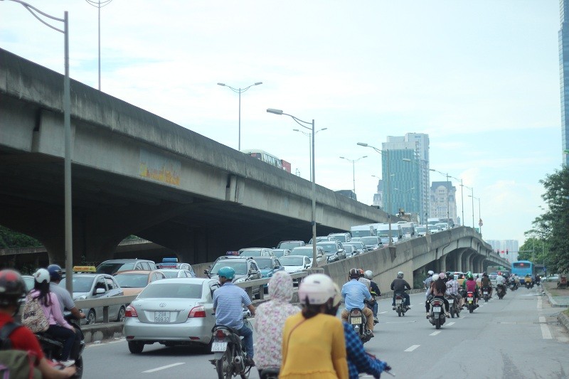 O to un tac tren duong vanh dai 3 vi tai nan xe may chet nguoi-Hinh-13