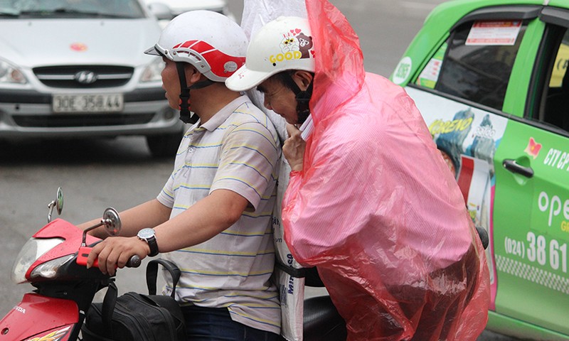 Nguoi Ha Noi va vat, met moi o ben xe My Dinh cho di nghi le-Hinh-5