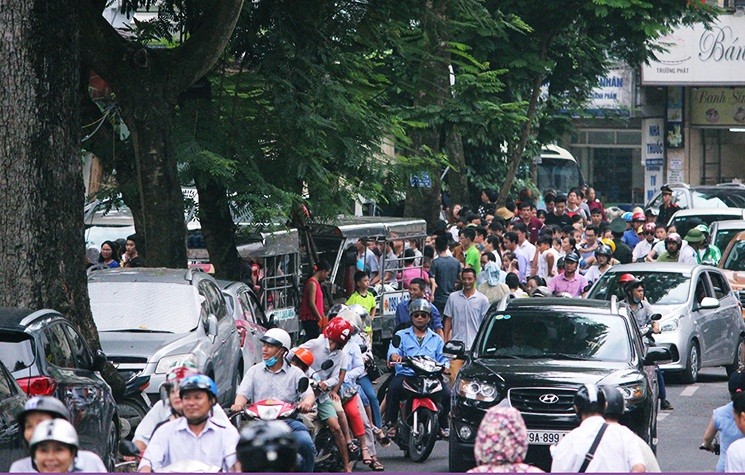 Dong nguoi xep hang dai vieng Lang Bac ngay Quoc khanh 2/9-Hinh-11