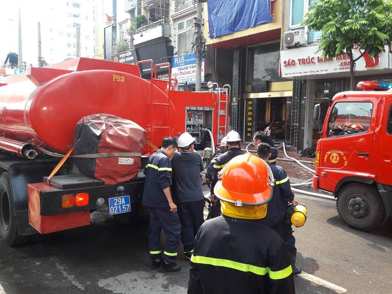 Ha Noi: Chay nha 7 tang  do dot vang ma ngay mung 1-Hinh-4