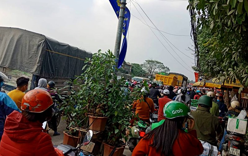 Hang nghin nguoi ve que nghi Tet, cua ngo Thu do te liet-Hinh-12