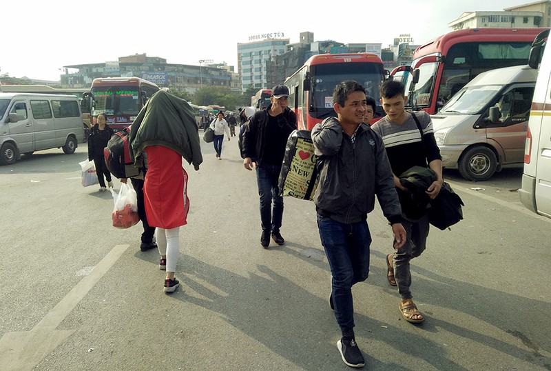 Hang nghin nguoi ve que nghi Tet, cua ngo Thu do te liet-Hinh-5