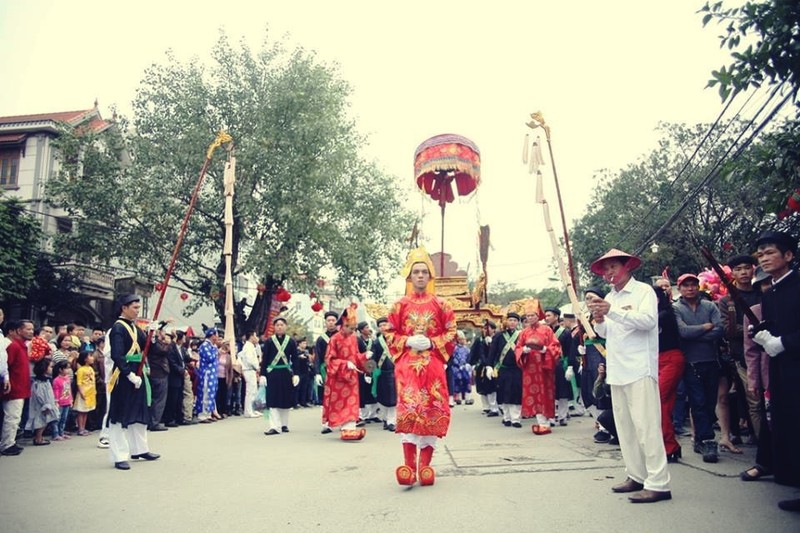 Trai lang to son, danh ma hong mua “Con di danh bong” o Ha Noi-Hinh-7