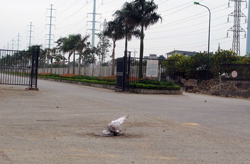 Ha Noi: Dan ngan ngam di tren con duong nhech nhac, bui ban-Hinh-7