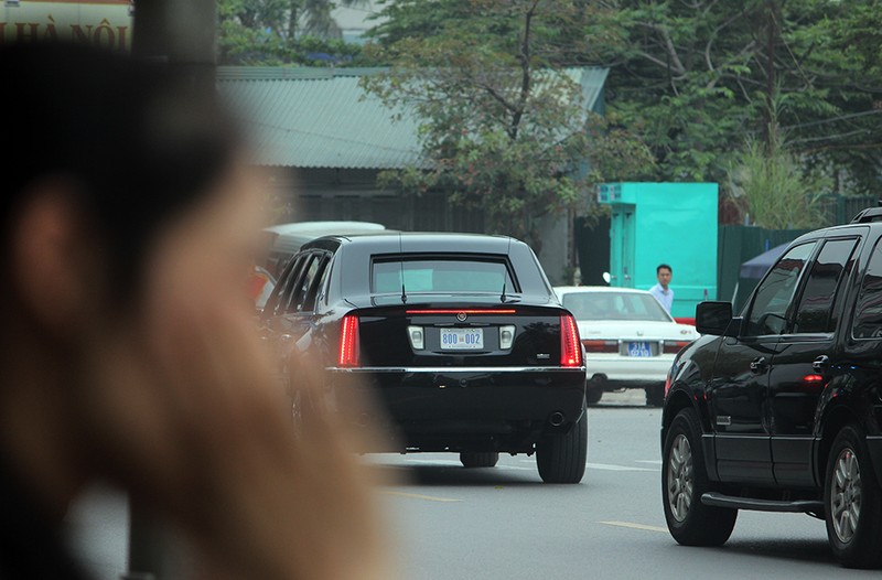 Can canh “Quai thu” Cadillac One dua Tong thong Trump roi Ha Noi-Hinh-6