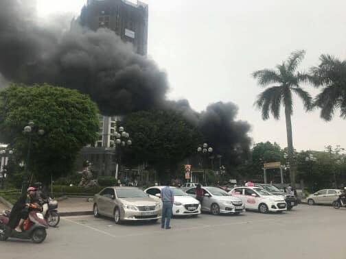 Anh: Hien truong “ba hoa” ghe quan thit cho ven ho Tay, Ha Noi-Hinh-3