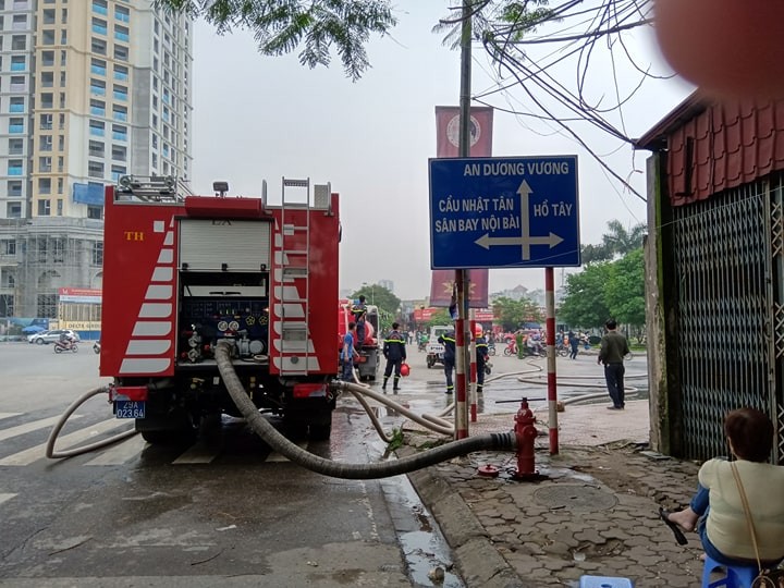 Anh: Hien truong “ba hoa” ghe quan thit cho ven ho Tay, Ha Noi-Hinh-4