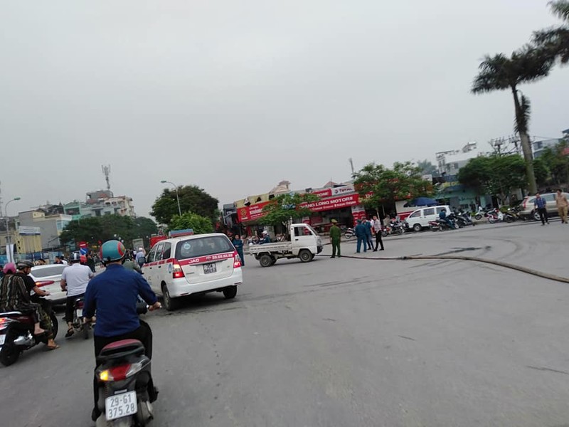 Anh: Hien truong “ba hoa” ghe quan thit cho ven ho Tay, Ha Noi-Hinh-5