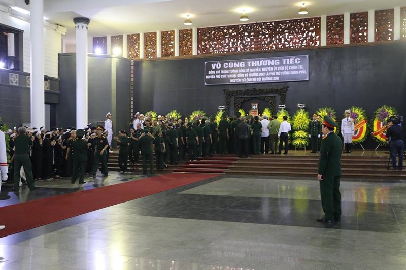 Lanh dao Dang, Nha nuoc tien dua Trung tuong Dong Sy Nguyen-Hinh-12