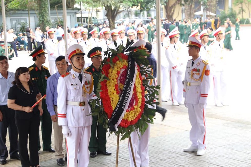 Lanh dao Dang, Nha nuoc tien dua Trung tuong Dong Sy Nguyen-Hinh-8