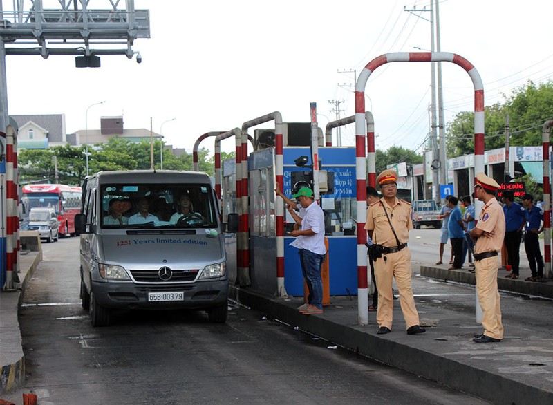 Tai xe phan ung quyet liet, BOT T2 Can Tho lien tuc xa tram-Hinh-6