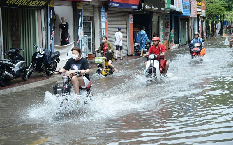 Bao so 3 - Wipha: Duong Ha Noi co noi ngap sau nua met-Hinh-13