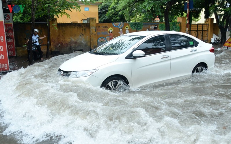 Bao so 3 - Wipha: Duong Ha Noi co noi ngap sau nua met-Hinh-3