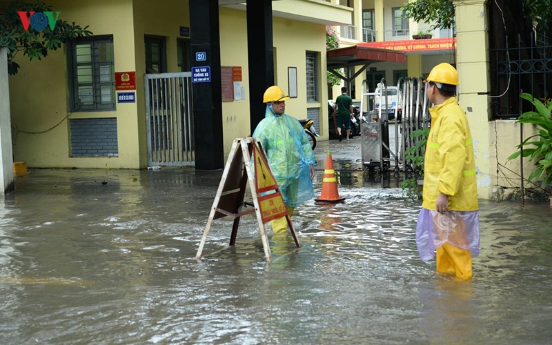 Bao so 3 - Wipha: Duong Ha Noi co noi ngap sau nua met-Hinh-8