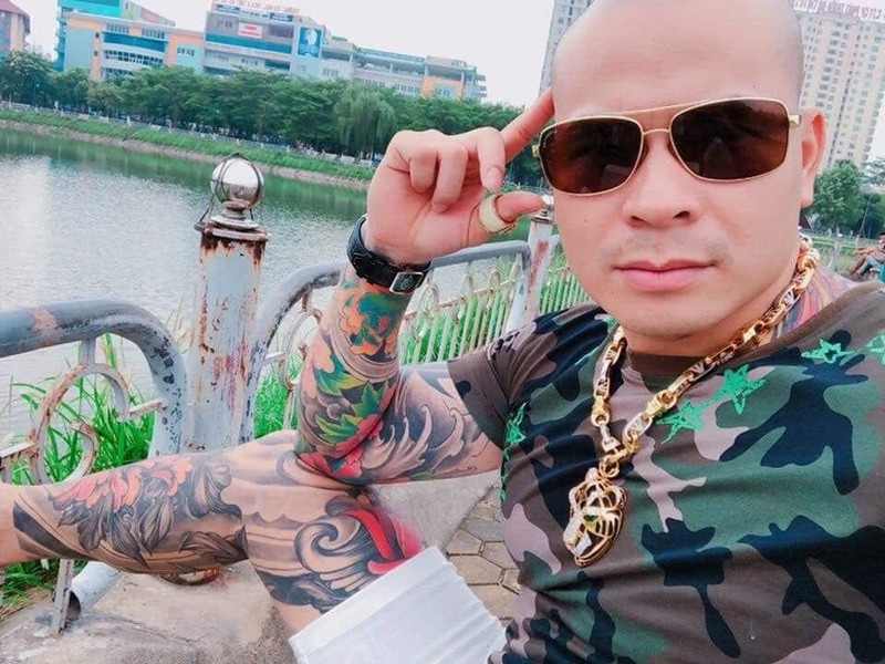 Đại ca giang hồ Phú Lê Thích được gọi là ca sĩ từng đi diễn tỉnh và đóng  chung phim MV với Đường Nhuệ