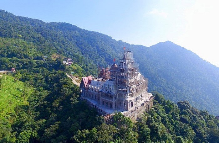 Vi sao chu lau dai “khung” tren dinh Tam Dao co nhieu du an 