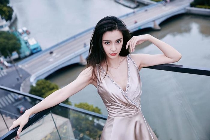 So huu vong eo sieu nho, 'me bim sua' AngelaBaby gay choang-Hinh-7