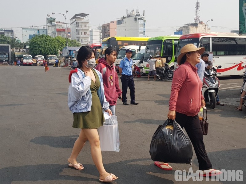 Hang nghin xe container ken chat xe may, cung “chon chan” tren Xa lo Ha Noi-Hinh-11