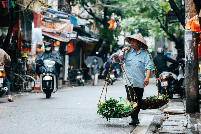 Pho phuong Ha Noi vang ve sau khuyen cao “han che ra duong“-Hinh-17