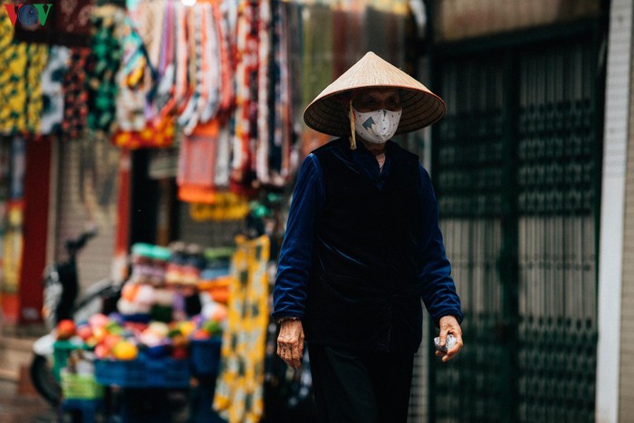 Pho phuong Ha Noi vang ve sau khuyen cao “han che ra duong“-Hinh-19