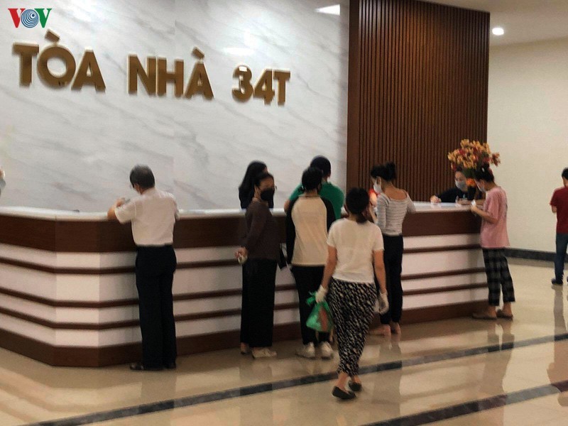 Ha Noi phong toa ca toa nha 34T Hoang DaoThuy vi co 1 nguoi nghi mac Covid-19-Hinh-5