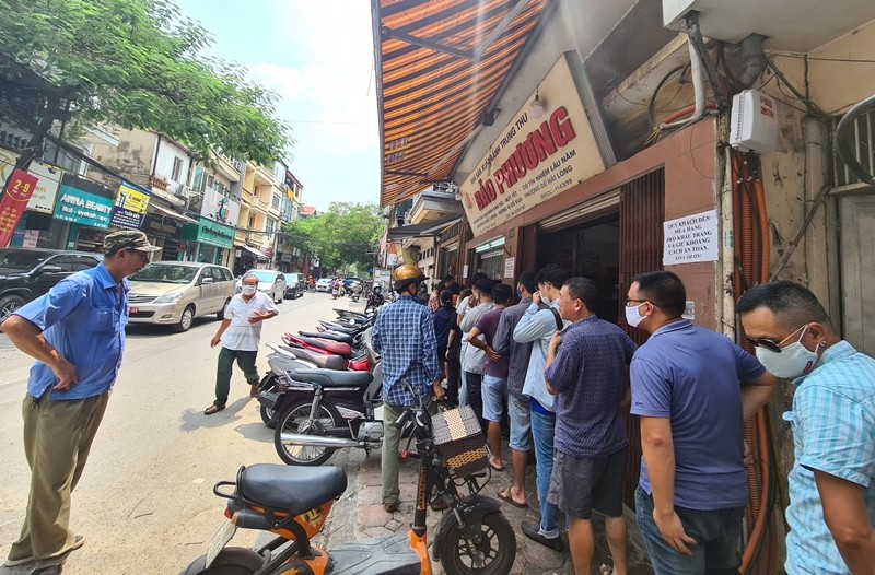 Banh Trung thu Ha Noi: Cho e am, noi 