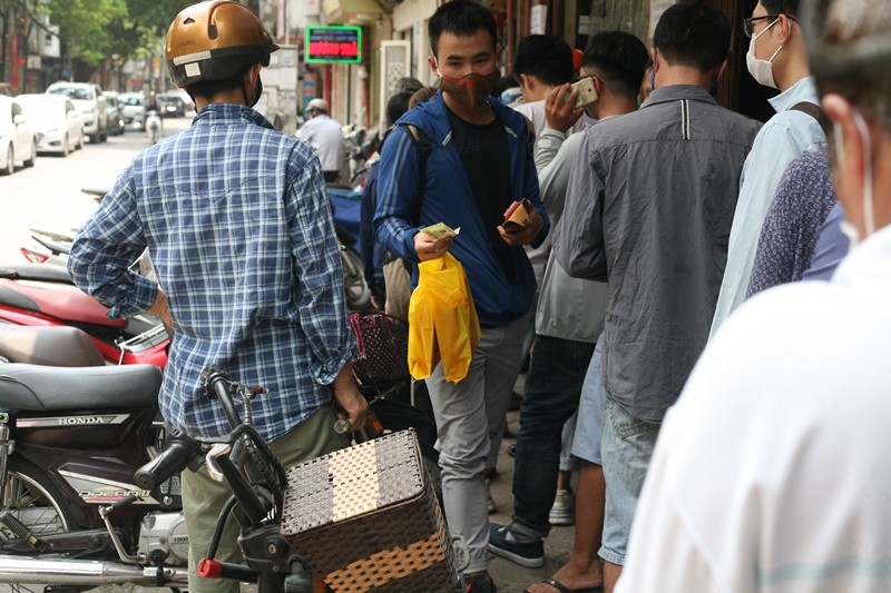 Banh Trung thu Ha Noi: Cho e am, noi 