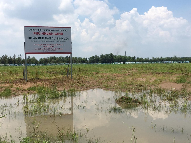 Phu Nhuan Land huy dong von trai phep tai Binh Loi Center: Khach mua coi chung 