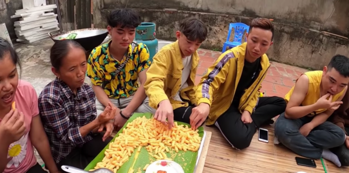 Ba Tan Vlog duoc dip chieu dai toan “khach sang”-Hinh-6