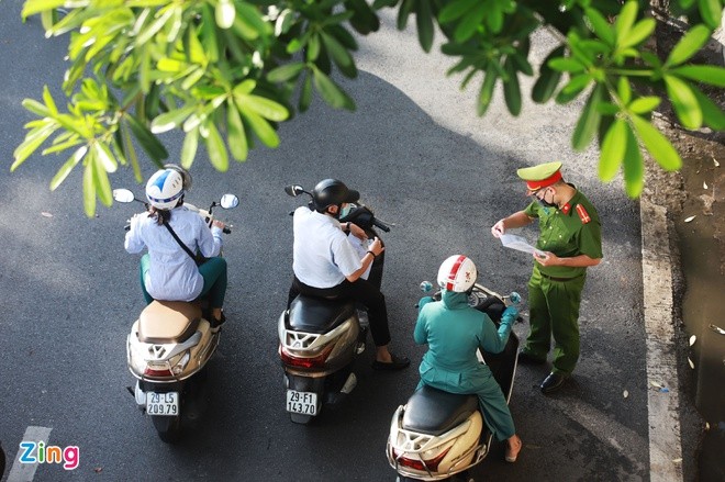 Nhieu doanh nghiep den So Cong Thuong Ha Noi hoi giay di duong