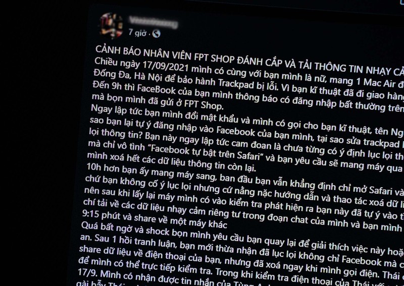 Nhan vien FPT Shop Lang Ha nghi danh cap thong tin khach hang: Vi pham phap luat sao?-Hinh-2