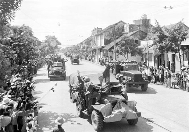 Tu hao lich su, Ha Noi vung buoc tien vao tuong lai