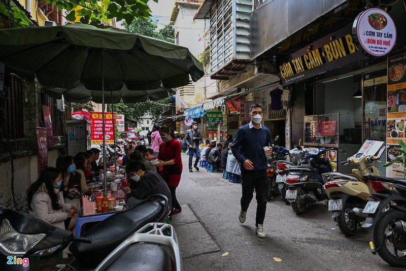 Hang quan quan trung tam Ha Noi vang ve khi phuc vu tai cho-Hinh-11