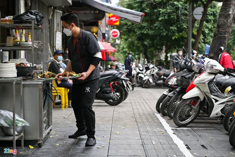 Hang quan quan trung tam Ha Noi vang ve khi phuc vu tai cho-Hinh-2