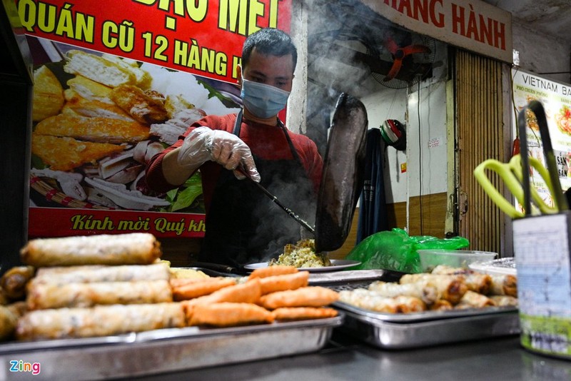 Hang quan quan trung tam Ha Noi vang ve khi phuc vu tai cho-Hinh-3