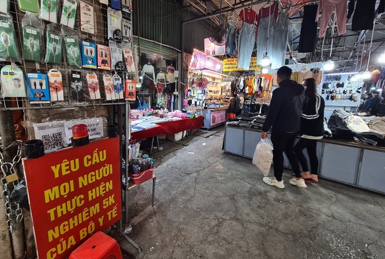 Ha Noi: Thien duong mua sam gia re sinh vien thi nhau xa hang Tet, hut khach-Hinh-14