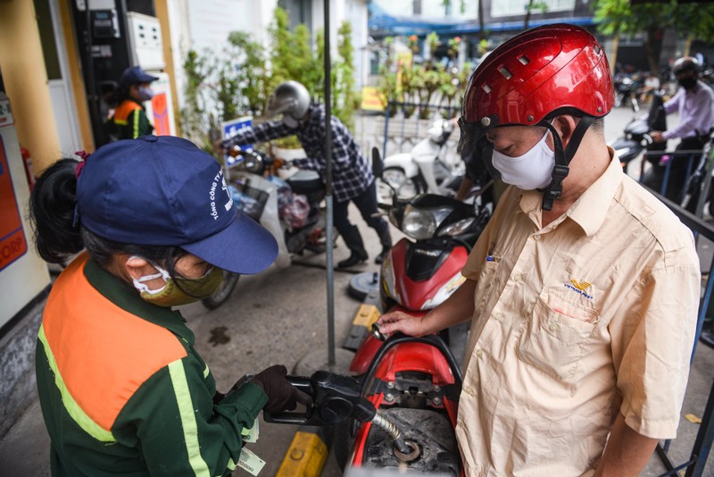 Doanh nghiep khon kho vi ban moi lit xang lo gan 1.000 dong-Hinh-3