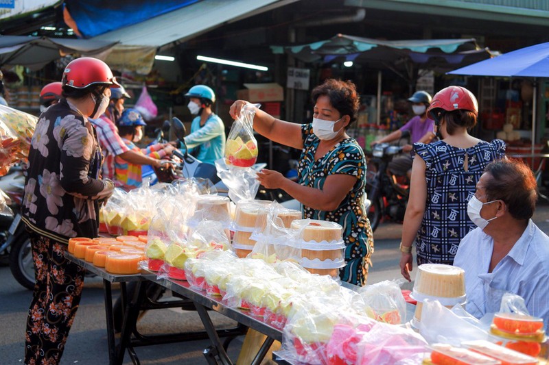 Ngay via Than Tai o cho vang binh dan lon nhat TP.HCM-Hinh-7