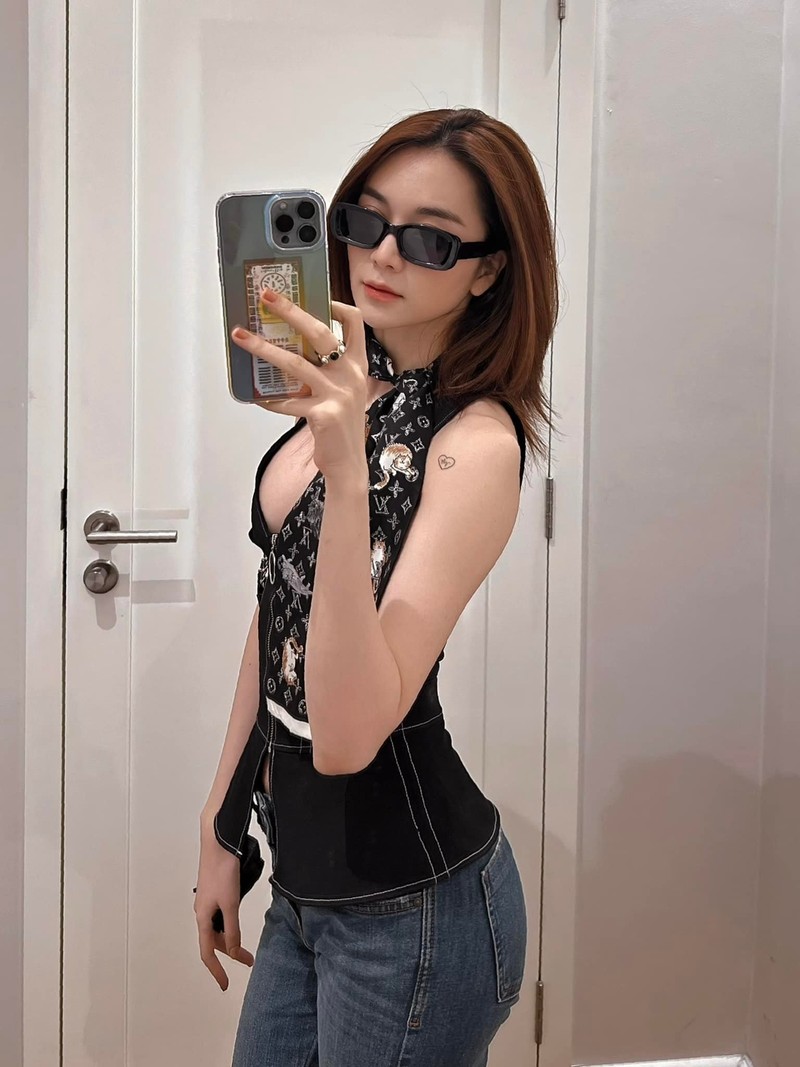 Duong cong sexy cua ca si Thieu Bao Trang-Hinh-9