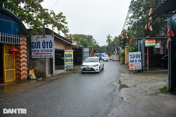 La lung ngoi lang o Ha Noi dan “doi doi” nho trang dem canh… o to