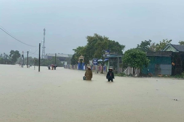 Du bao thoi tiet 5/4: Phu Yen- Khanh Hoa mua xoi xa, mien Nam nguy co giong loc