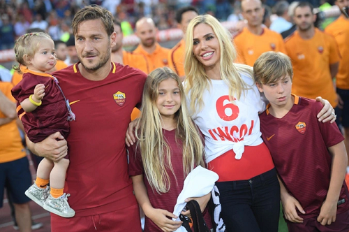 Cuu ngoi sao Francesco Totti chia tay vo-Hinh-2